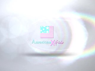 আরামপ্রদ সামান্য প্রথম সময় পর্ণ নায়িকা উপর তার হাঁটু এ americanxgirls